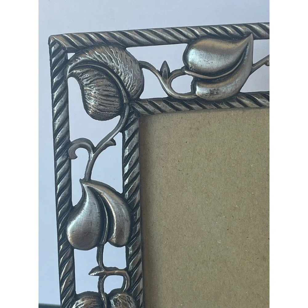 Vintage Pewter Silver Metal Cutout Leaf Vine Photo Picture Frame Rope Trim